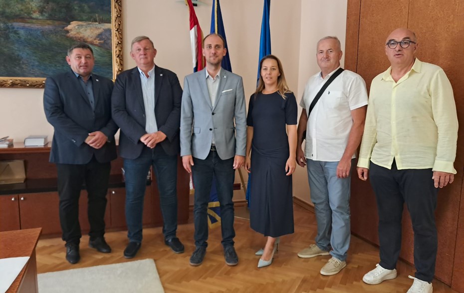 SURADNJA OBRTNIČKE KOMORE ZAGREB I GRADSKE SKUPŠTINE GRADA ZAGREBA - KATALOG NEKRETNINA GRADA ZAGREBA